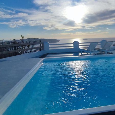 The Cliff Reflections - Adults Only Apartment เมกาโลคอรี ภายนอก รูปภาพ