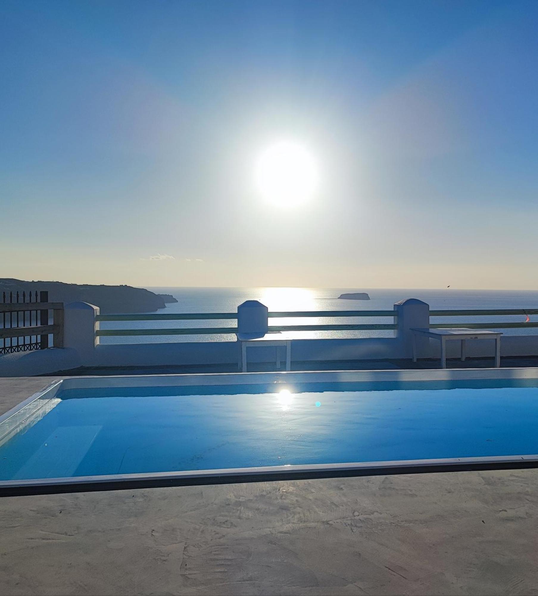 The Cliff Reflections - Adults Only Apartment เมกาโลคอรี ภายนอก รูปภาพ