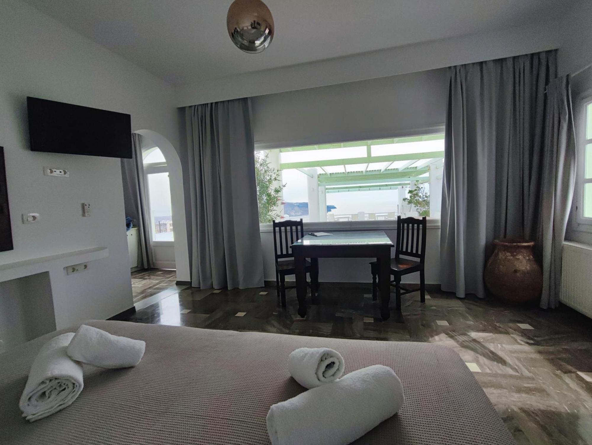 The Cliff Reflections - Adults Only Apartment เมกาโลคอรี ภายนอก รูปภาพ