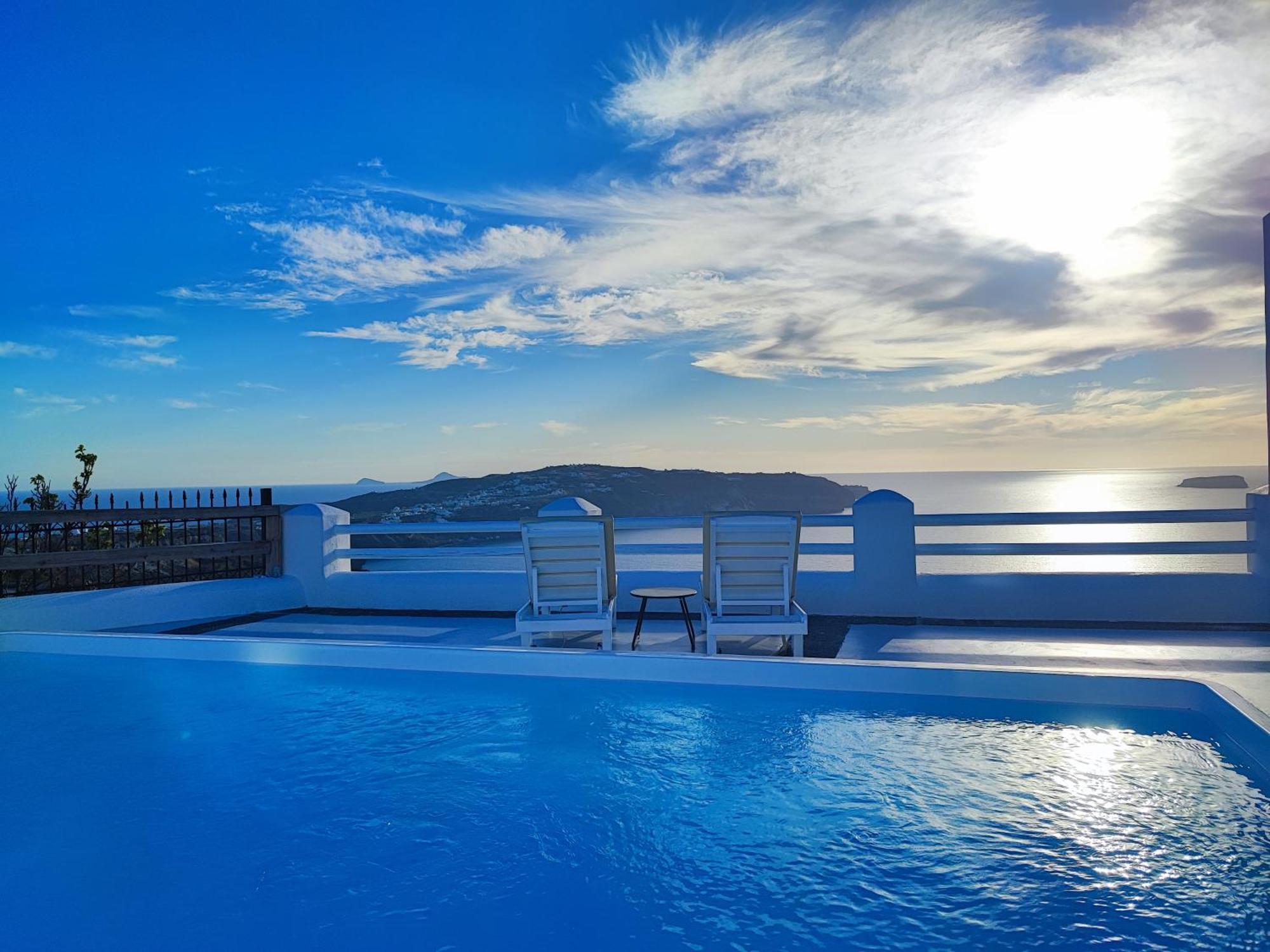 The Cliff Reflections - Adults Only Apartment เมกาโลคอรี ภายนอก รูปภาพ