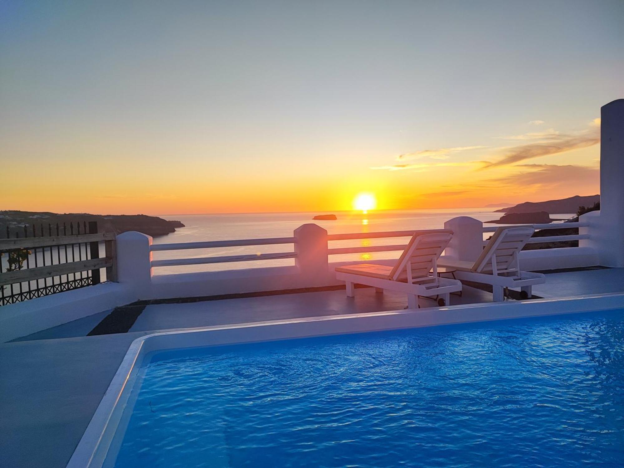 The Cliff Reflections - Adults Only Apartment เมกาโลคอรี ภายนอก รูปภาพ