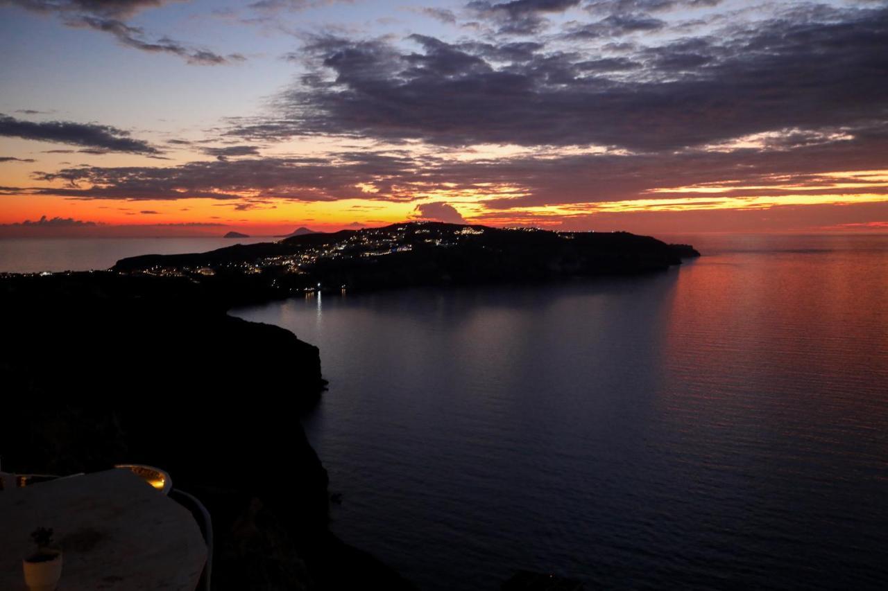 The Cliff Reflections - Adults Only Apartment เมกาโลคอรี ภายนอก รูปภาพ