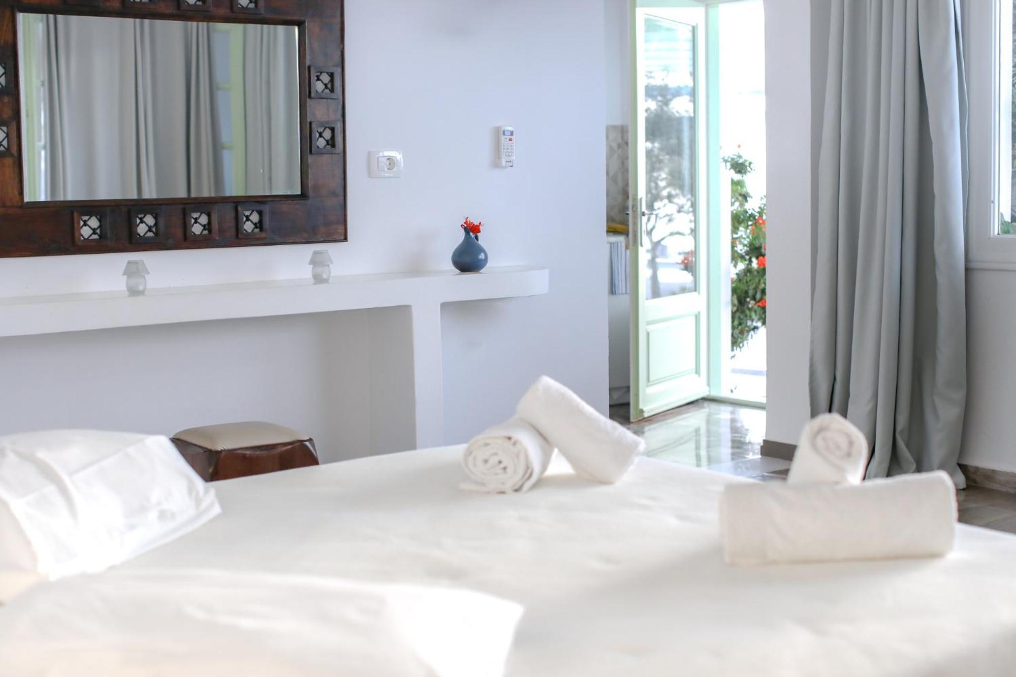 The Cliff Reflections - Adults Only Apartment เมกาโลคอรี ภายนอก รูปภาพ